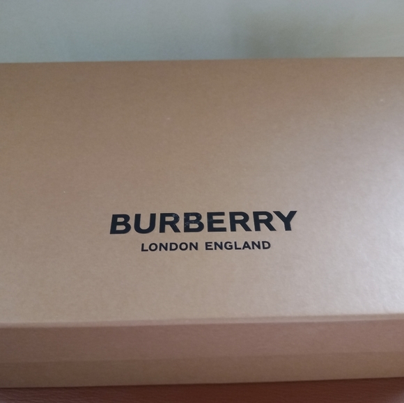 Brand new Burberry Logo Detail Leather Sneakers Item 80432101 - Picture 9 of 12